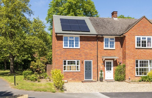 Bracknell House | 2 bed house, close to Town Centre