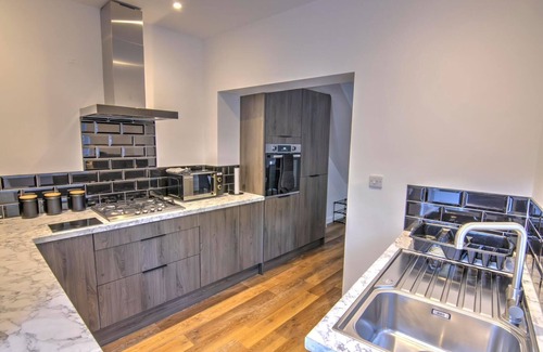 Hanham House | 2 Bed House, Family Friendly with Garden