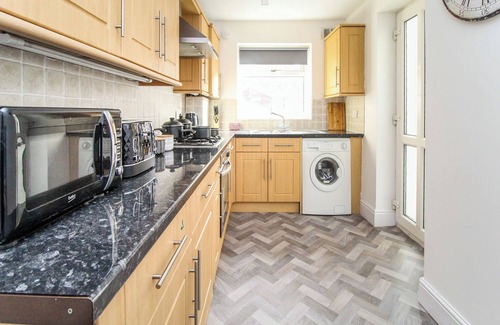 St Helens Apartment | 2 Bed House in St Helens | Near Liverpool | Good for Contractors & Families