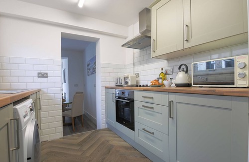 Coed-Y-Paen House | 2 Bed House - Quick Drive to Brecon Beacons & more