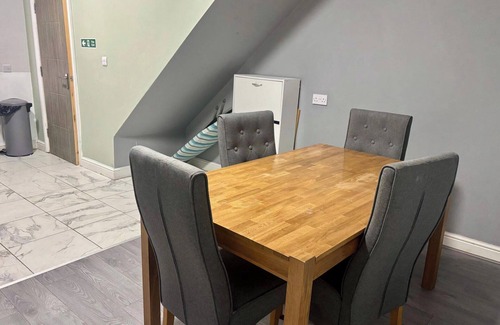 Cradley House | 2 Bed House-Sleeps 4-Free Parking