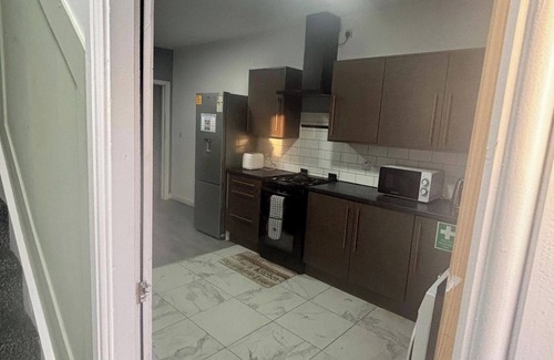 Cradley House | 2 Bed House-Sleeps 4-Free Parking