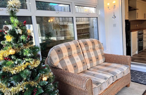 Pentraeth House | 2 Bed House - Sleeps 4 - Pets - Garden - Parking