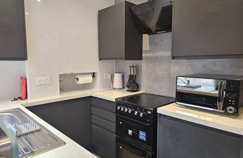 Welford House | 2 Bed House - Sleeps 5 - Garden - Parking - Wifi