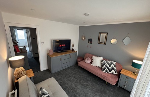 Newton St Loe House | 2 Bed House, Sleeps 6, 2M from Bath Centre