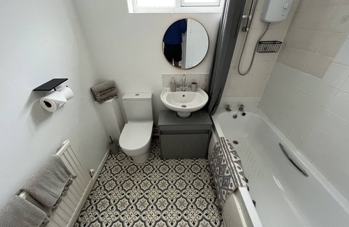Newton St Loe House | 2 Bed House, Sleeps 6, 2M from Bath Centre