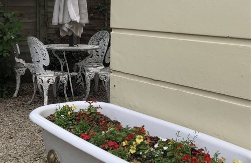 Cheltenham House | 2 Bed House - Sleeps 6 - Garden, Pets, Parking