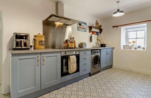 Pennant House | 2 Bed in Aberaeron 96072