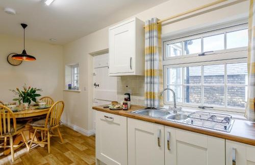 Alford House | 2 Bed in Alford 77637