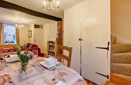 Arundel House | 2 Bed in Arundel 89671