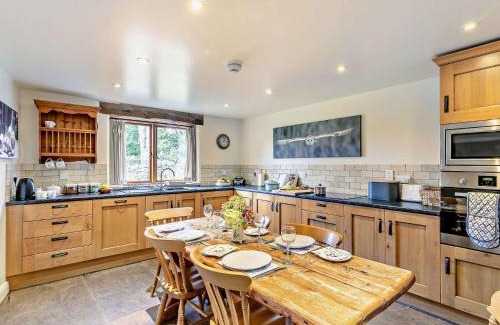 Chesterfield House | 2 Bed in Baslow PK801