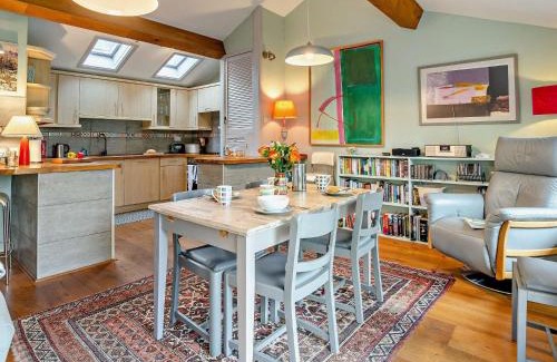 Brecon House | 2 Bed in Brecon Town BN140