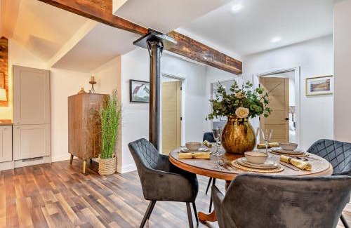 New Mills House | 2 Bed in Buxton 94059
