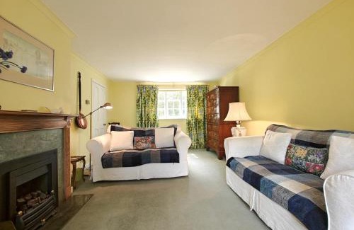 Chilmark House | 2 Bed in Chilmark oc-w32753