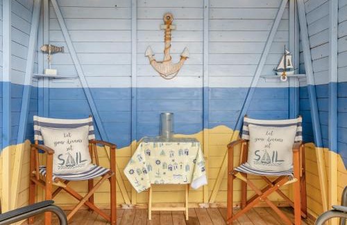 Freshwater House | 2 Bed in Colwell Bay IC013