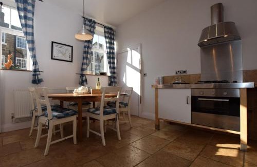 Knaresborough House | 2 Bed in Knaresborough HH075