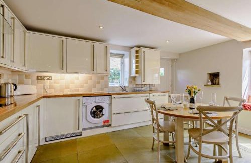 Rastrick House | 2 Bed in Lightcliffe 83521