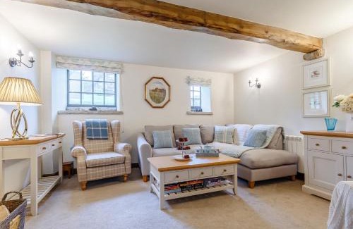 Longnor House | 2 Bed in Longnor 78661