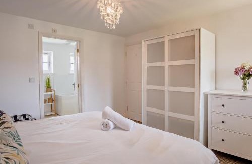 Newport House | 2 Bed in Newport 90247