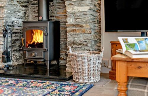 Edmonton House | 2 Bed in Padstow KCOTT