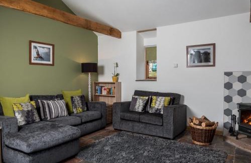 Llanfihangel Tal-y-llyn House | 2 Bed in Pengenffordd BN366