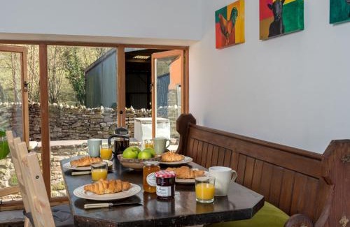 Llanfihangel Tal-y-llyn House | 2 Bed in Pengenffordd BN366