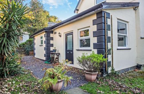 Penmaenmawr House | 2 Bed in Penmaenmawr 93893