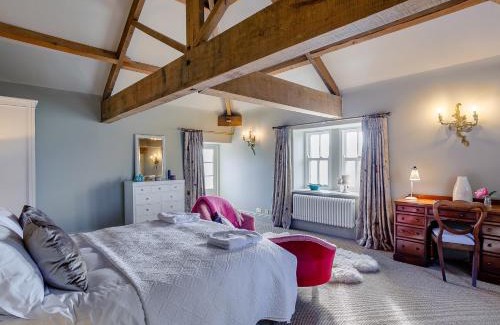 Longnor House | 2 Bed in Pilsbury SKN28
