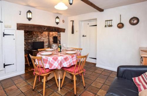 Roughton House | 2 Bed in Roughton BUCN8