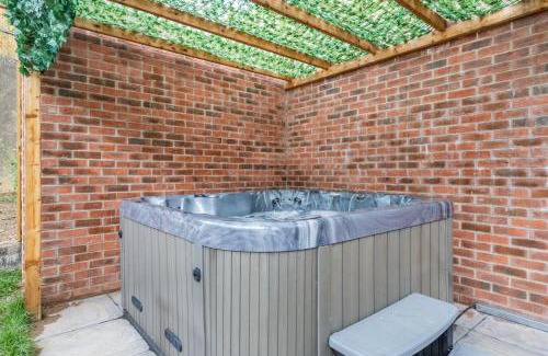 Wellington House | 2 Bed in Rugby oc-w32580