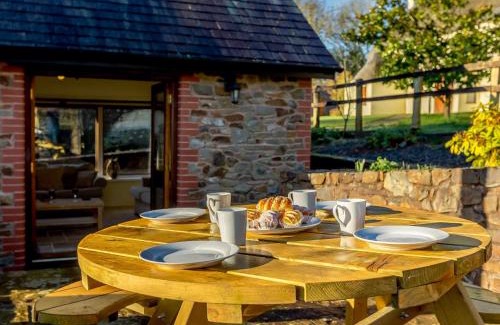 Knowstone House | 2 Bed in South Molton 86642