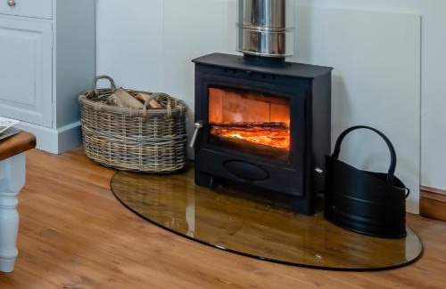 Fakenham House | 2 Bed in Stibbard 79993