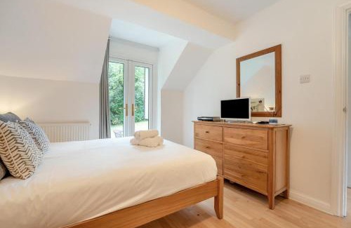 Pevensey House | 2 Bed in Stone Cross oc-g33059