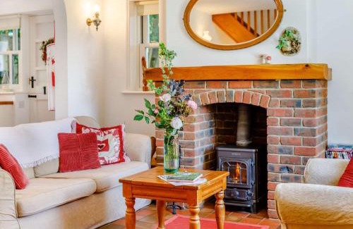 New Forest District House | 2 Bed in Sway NFL43