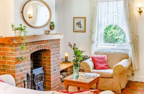 New Forest District House | 2 Bed in Sway NFL43