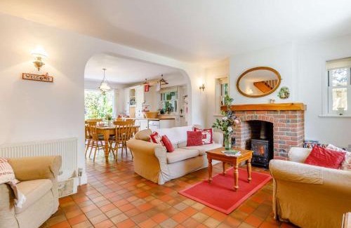 New Forest District House | 2 Bed in Sway NFL43