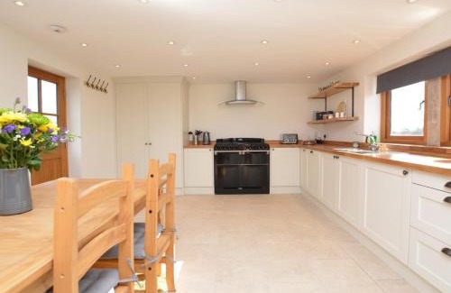 Tansley House | 2 Bed in Tansley 78219