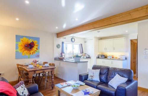 Pickering House | 2 Bed in Thornton le Dale 27112