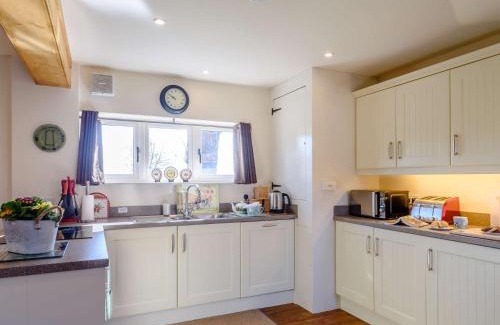 Pickering House | 2 Bed in Thornton le Dale 27112