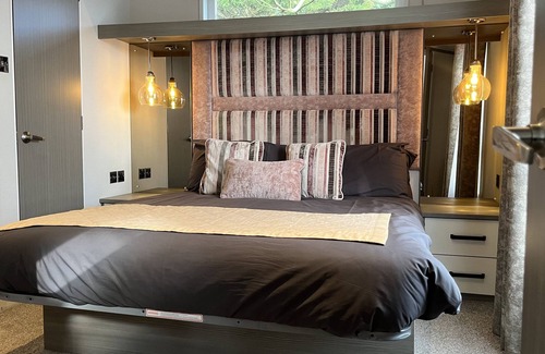 Knott End-on-Sea Cabin | 2-Bed Lodge Near Garstang and Poulton-Le-Fylde
