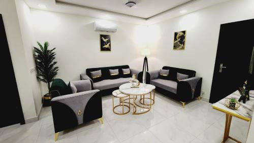 Lahore Apartment | 2 Bed Luxury Apartment, Pool, Gym, Cinema