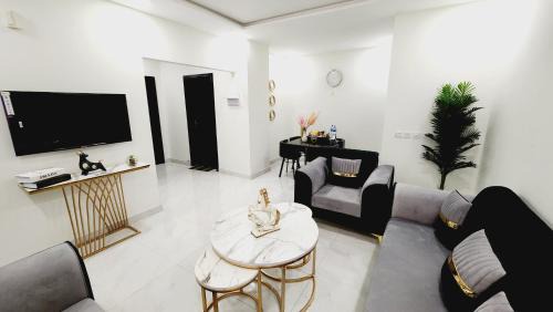 Lahore Apartment | 2 Bed Luxury Apartment, Pool, Gym, Cinema