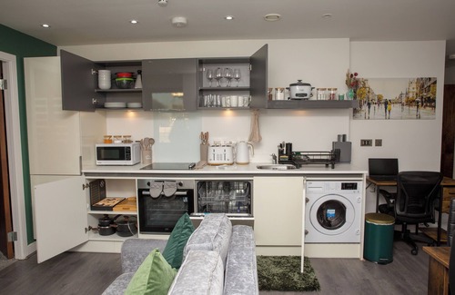 Stonnall Apartment | 2 Bed Luxury Modern Apartment/Close To Birmingham Central/Free On Road Parking