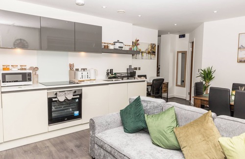 Stonnall Apartment | 2 Bed Luxury Modern Apartment/Close To Birmingham Central/Free On Road Parking