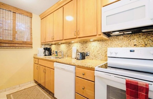 Maalaea Apartment | 2 Bed Maui Retreat with 5 miles of beach!