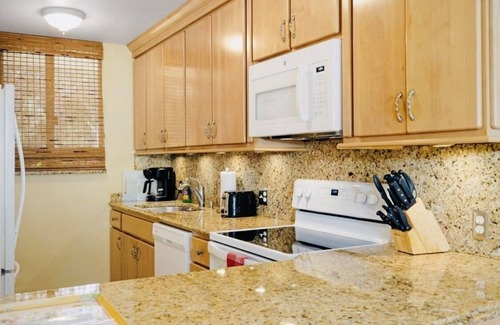 Maalaea Apartment | 2 Bed Maui Retreat with 5 miles of beach!