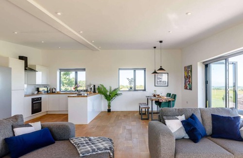 Harrogate House | 2-Bed Modern Bungalow - Outstanding Country Views