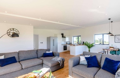 Harrogate House | 2-Bed Modern Bungalow - Outstanding Country Views