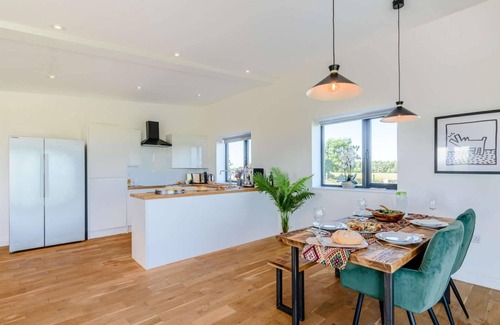 Harrogate House | 2-Bed Modern Bungalow - Outstanding Country Views