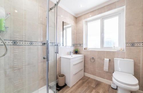 Darwen House | 2 Bed Modern Bungalow in Darwen, Garden & Parking